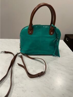 Super cute excellent condition Tignanello leather purse - has long strap